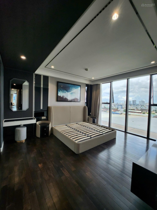 Luxury 212m² Empire City Apartment with Views