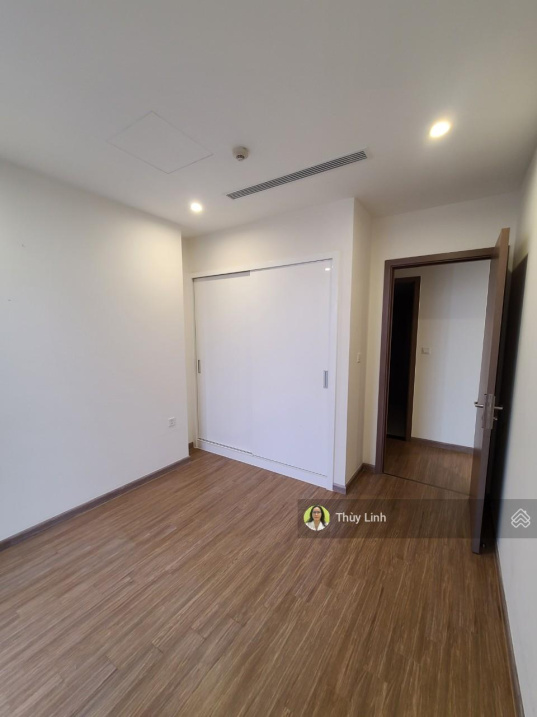 Corner Skylake Vinhomes Apartment with Full Amenities