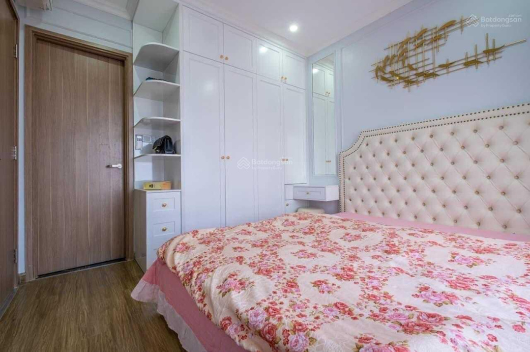 Modern 2-Bedroom Apartment in Hong Kong Tower