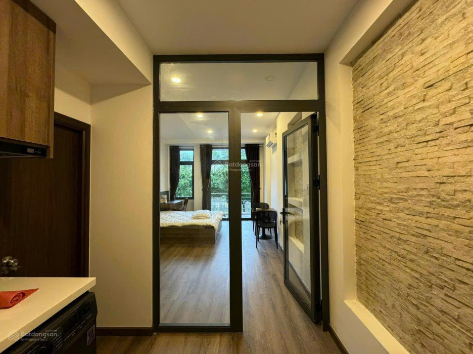 Modern 40m² Studio with Balcony Near Market