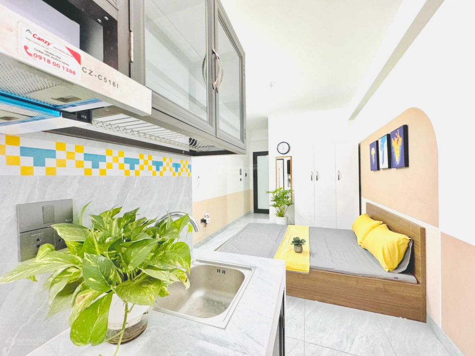 Modern Studio Apartment with Balcony Near University