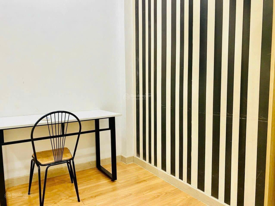 Modern 2BR Apartment with Window Views in District 10