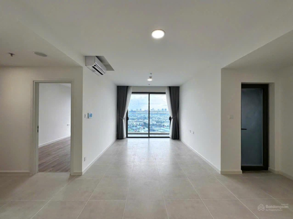 2-Bedroom Apartment with Landmark View