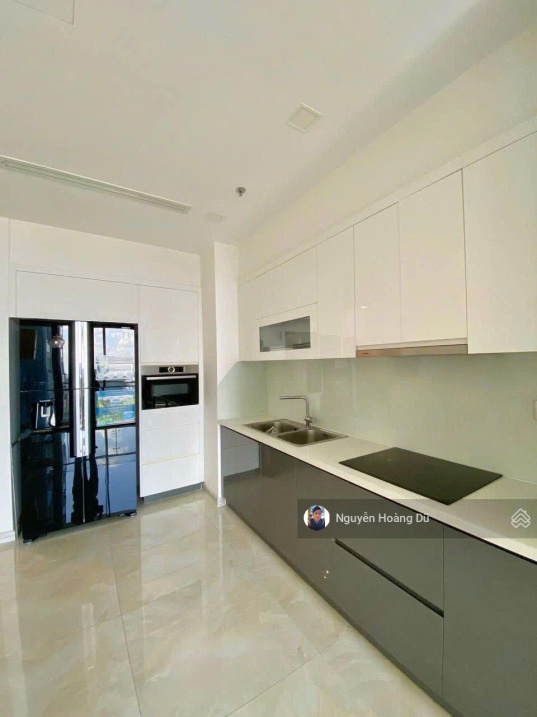 Modern 2-Bed Apartment with City Views