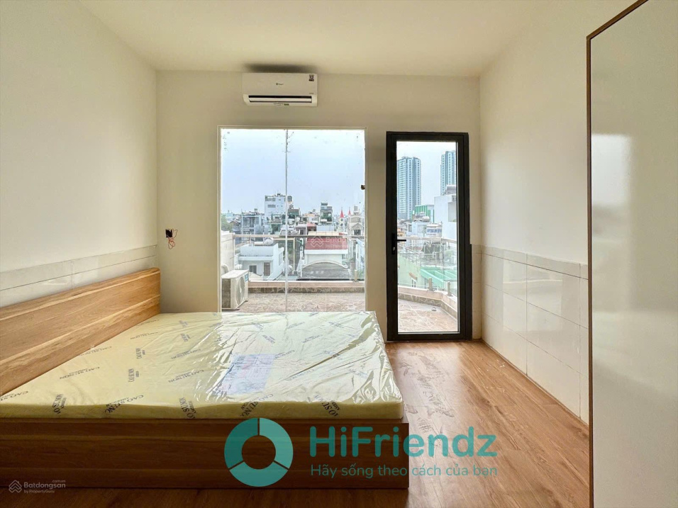 Modern 2-Bedroom Apartment with Double Balconies