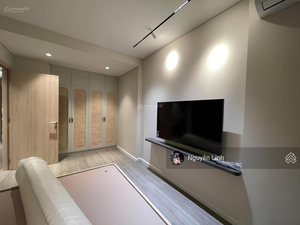 Modern 75m² Two-Bedroom Apartment with Designer Interior
