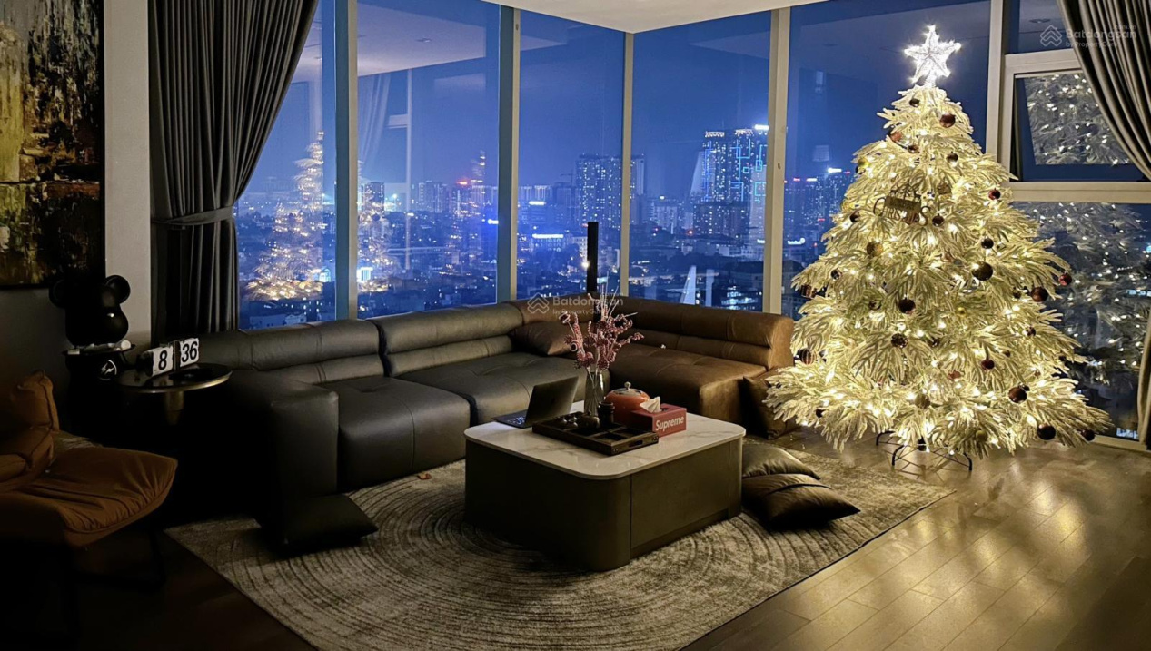 Luxury 2-Bedroom Apartment with City Views