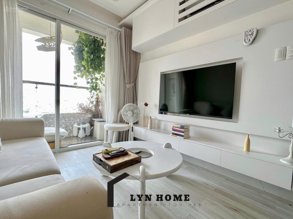 Modern 2BR Apartment with Pool and Gym