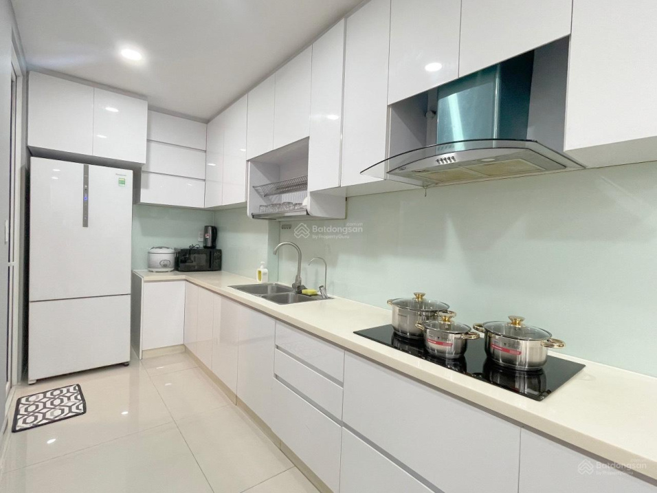 Spacious 2-Bedroom Apartment at Bảy Hiền Tower with Modern Design