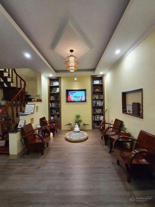 Modern 3-Bedroom House with Car Parking