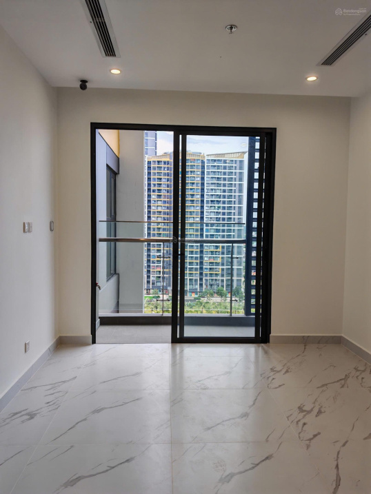 Modern 35m² Studio Apartment with Beverly View