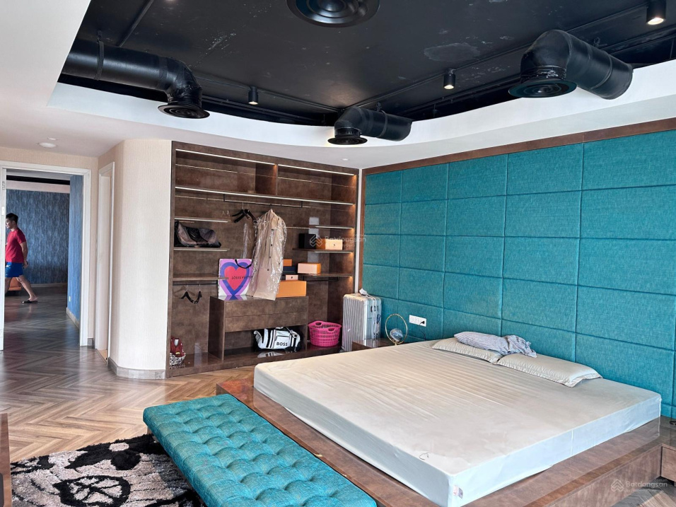 Luxurious 3BR Apartment with Designer Interior