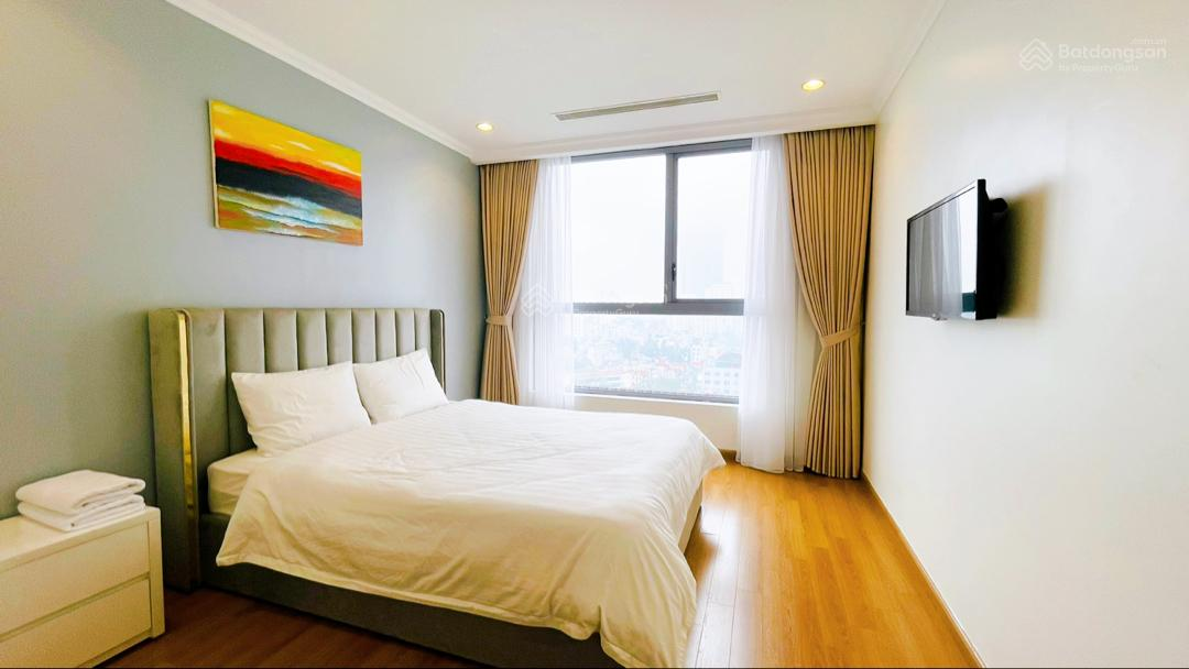 Spacious 3-Bedroom Corner Apartment in Vinhomes