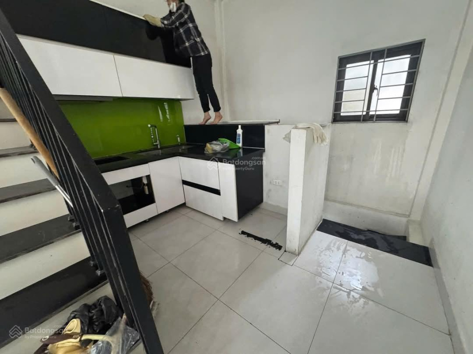 5-Floor Modern House with 4 Bedrooms, Parking