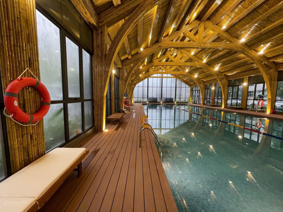 Luxurious 4-Floor Villa with Pool in Mailand