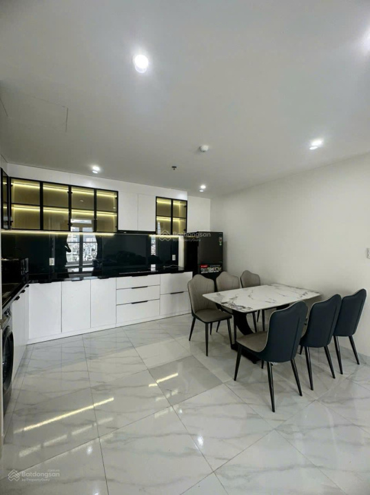 Modern 2-Bed Apartment with Designer Interior