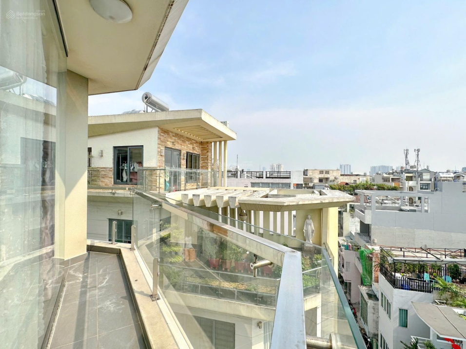 Modern Studio with Balcony Near Ba Chuong Church