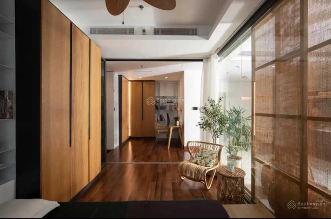 Luxurious 3-Bedroom Sarina Apartment with Resort Amenities