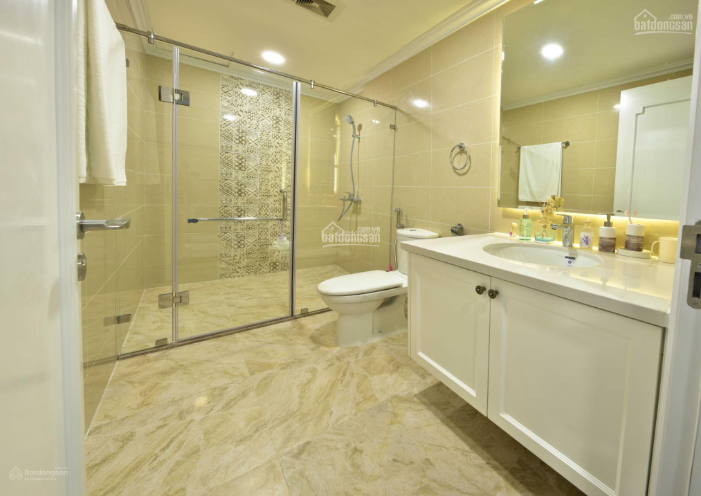 Modern 2-Bedroom Apartment with Luxury Finishes