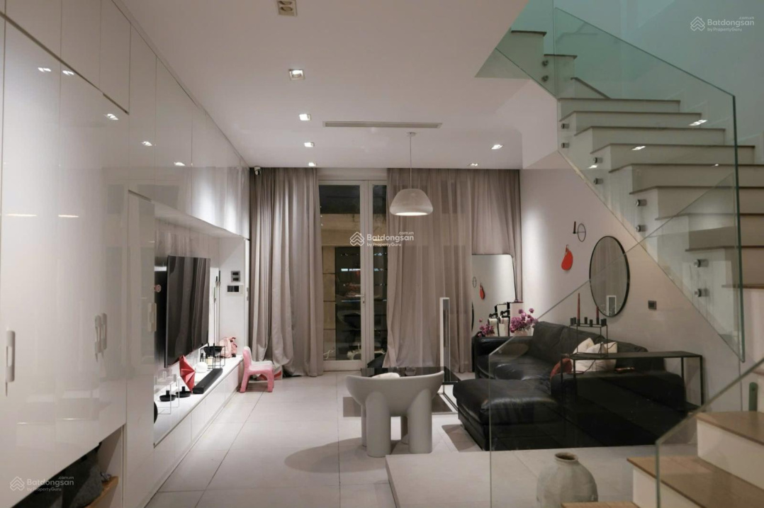 Modern 4-Floor Townhouse with Elevator in Green Pearl