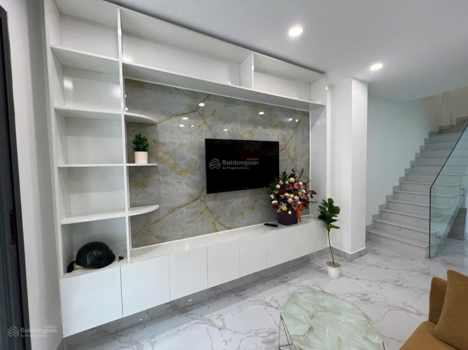 Modern Townhouse with Designer Interior in Phu Nhuan