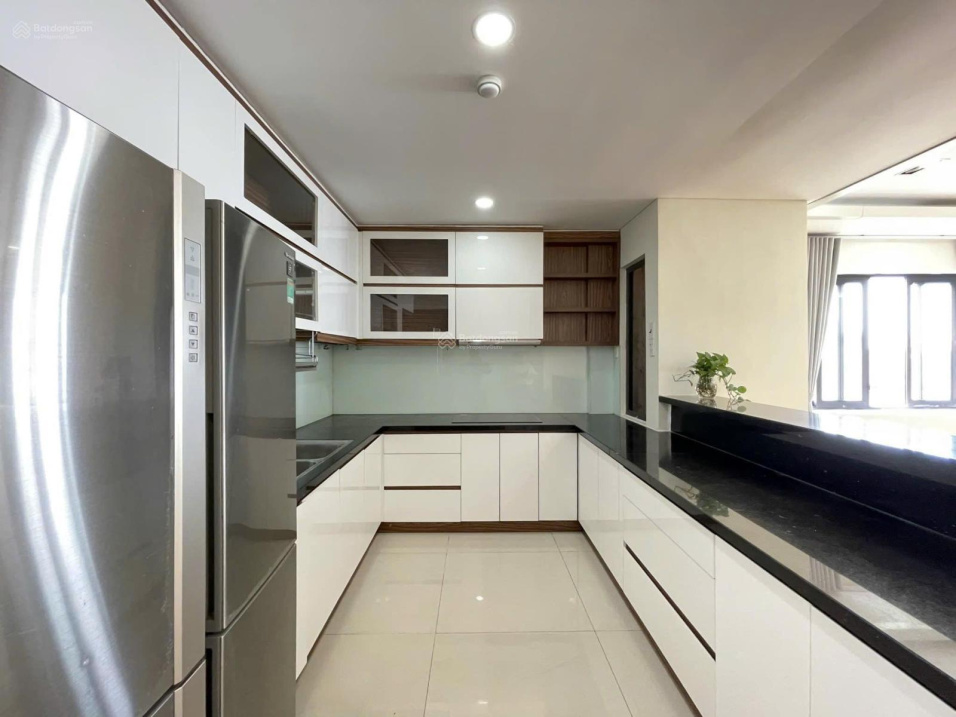 Modern 80m² Apartment in Oriental Plaza