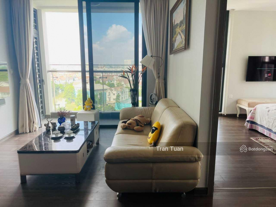 Modern 3-Bedroom Apartment with City View