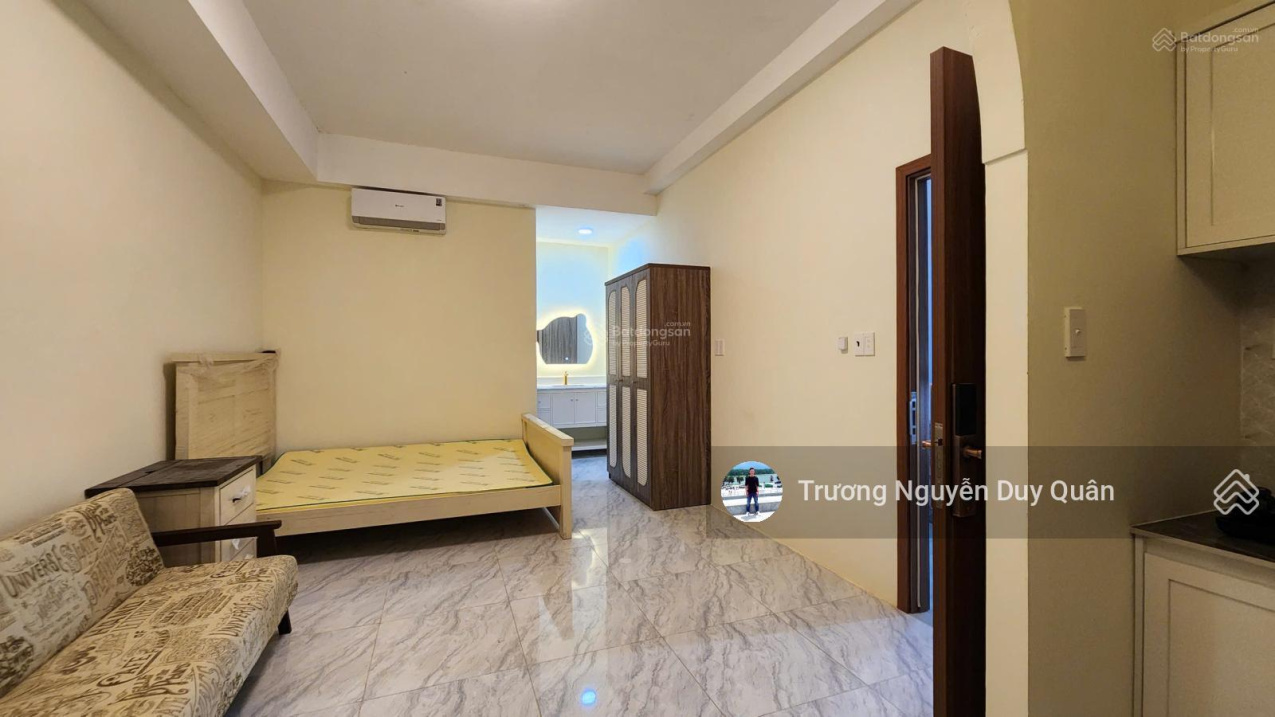 Luxurious 1BR Apartment with Balcony in Van Phuc