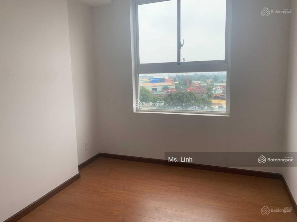 2 Bedroom Apartment with Balcony and Kitchen