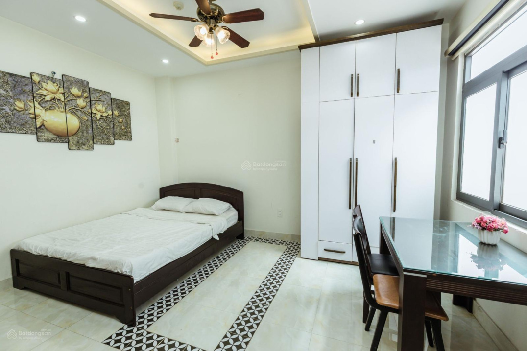 Modern Studio Apartment with Full Amenities