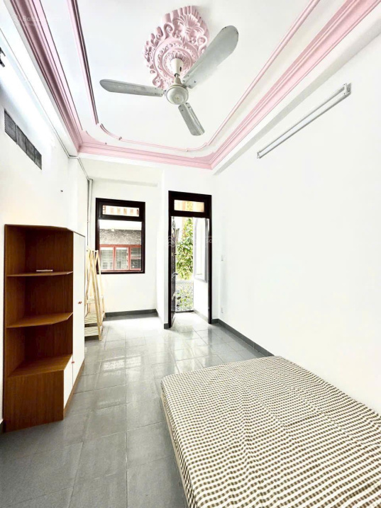 Minimalist Studio with Modern Finishes in District 3