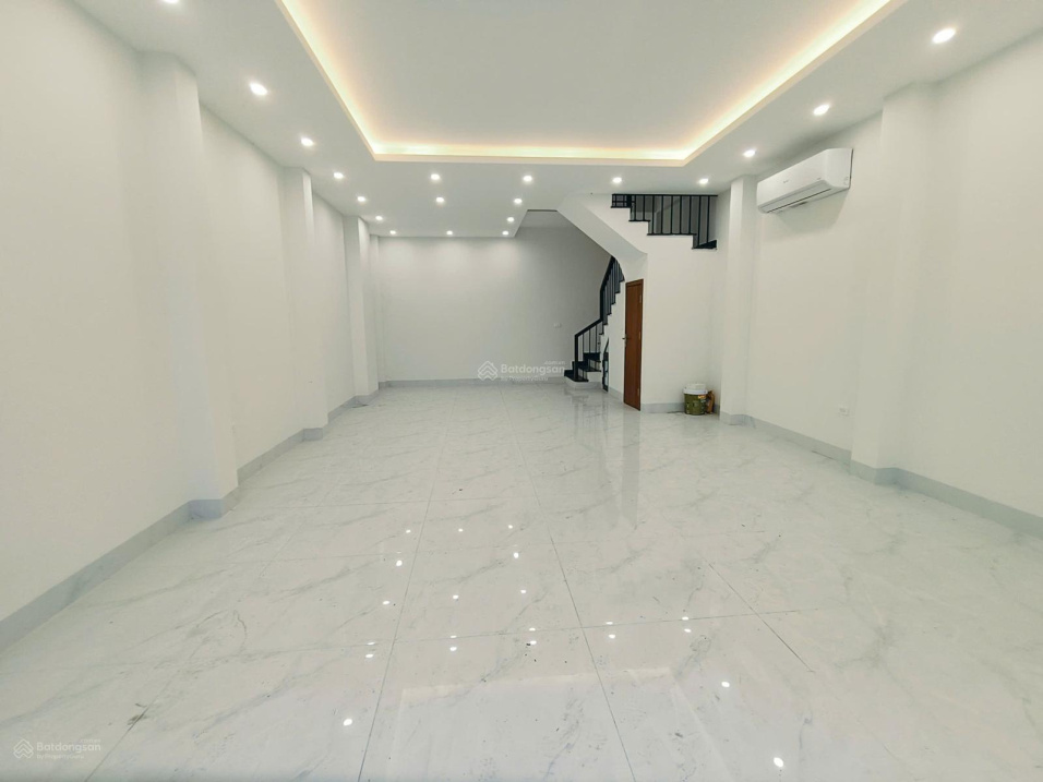 Modern 5-Floor Townhouse with 5m Frontage