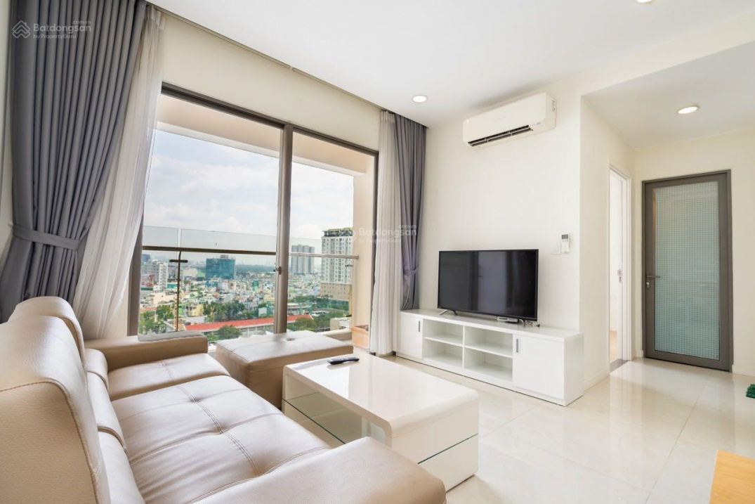 Modern 2-Bed Millennium Apartment with Pool View