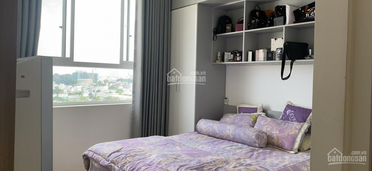 Modern Apartment with City View and Natural Elements