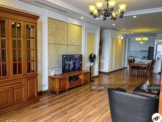 Spacious 4-Bedroom Apartment with Designer Interior