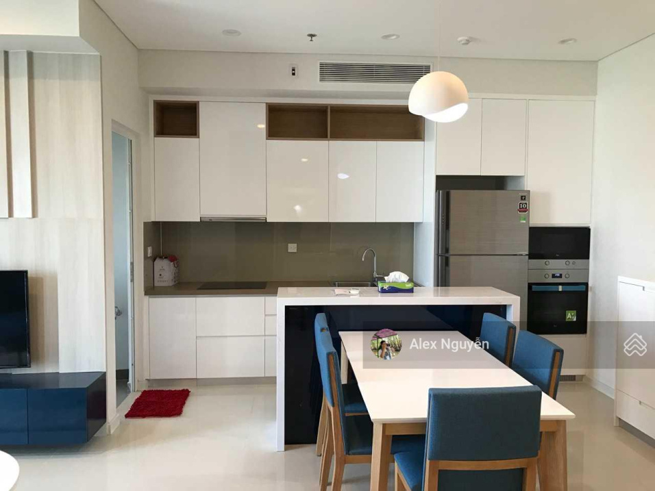 Modern 2-Bedroom Sala Apartment with Stylish Interior
