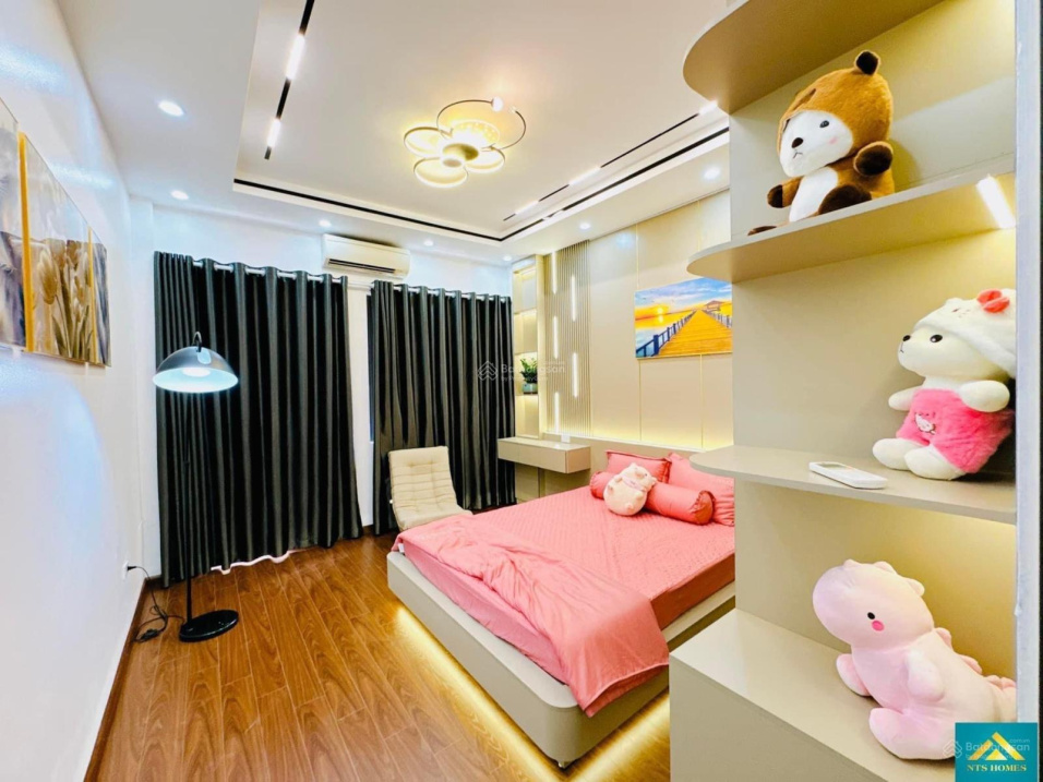 Fully Furnished 1-Bedroom Apartment with Parking
