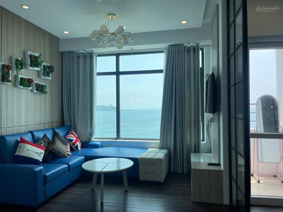 Sea View Corner Apartment in Muong Thanh Building