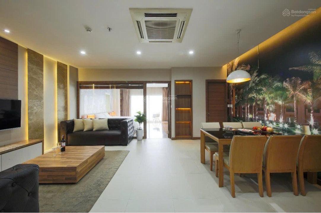 Modern 2-Bedroom Apartment with City Views