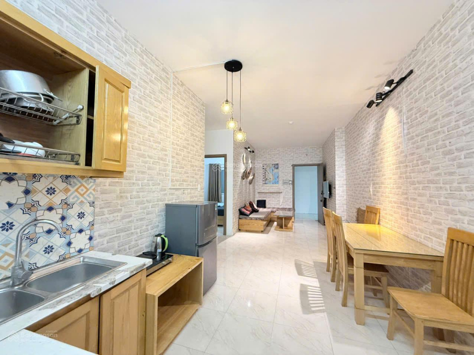 Mid-Floor Apartment with Diagonal Sea View