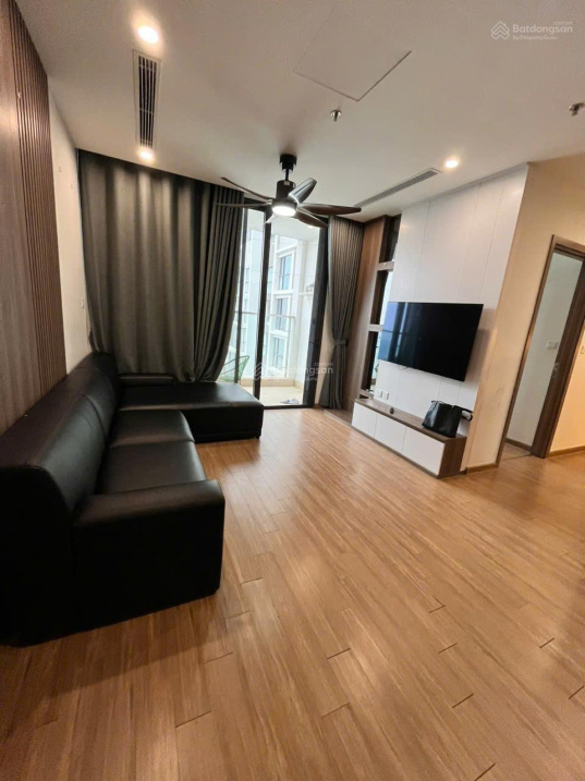 Furnished 3-Bedroom Apartment with Lake View