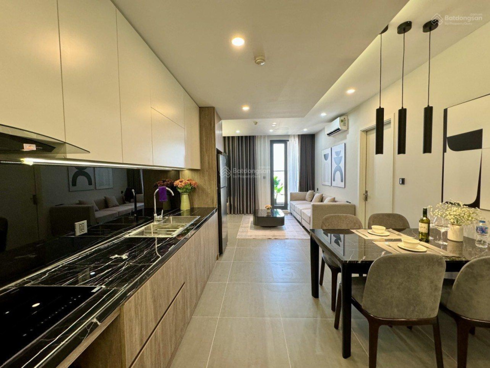 Modern 1-2 Bedroom Millennium Tower Apartments