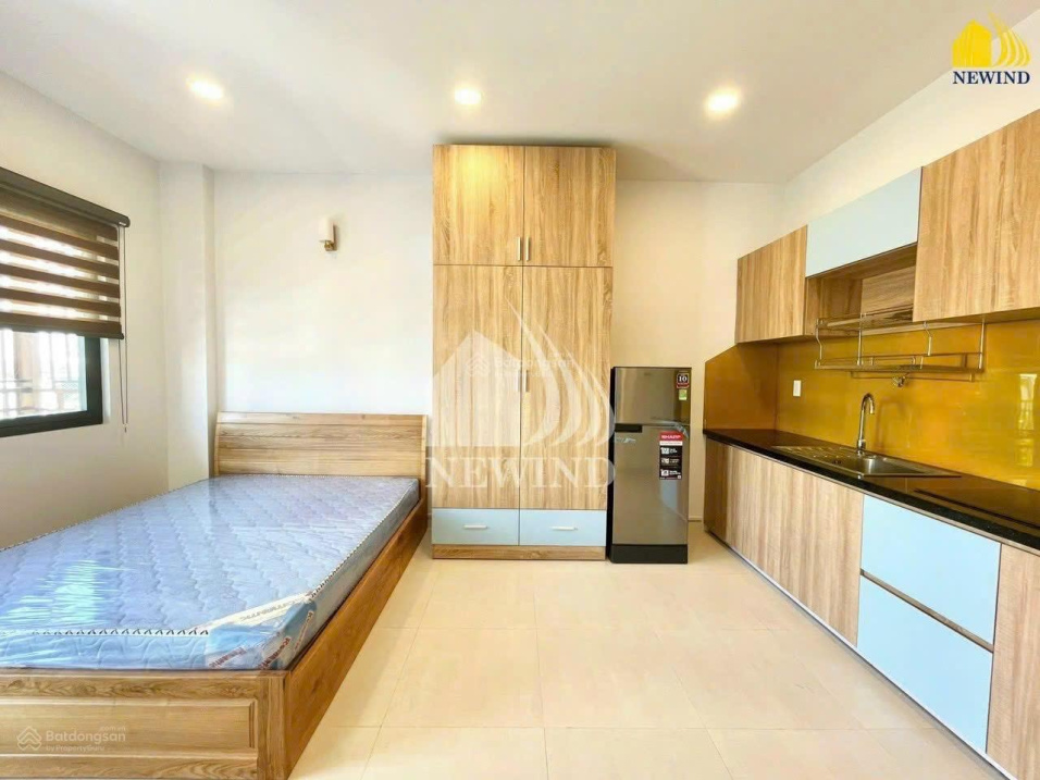 Modern Studio Apartment with Balcony in District 7