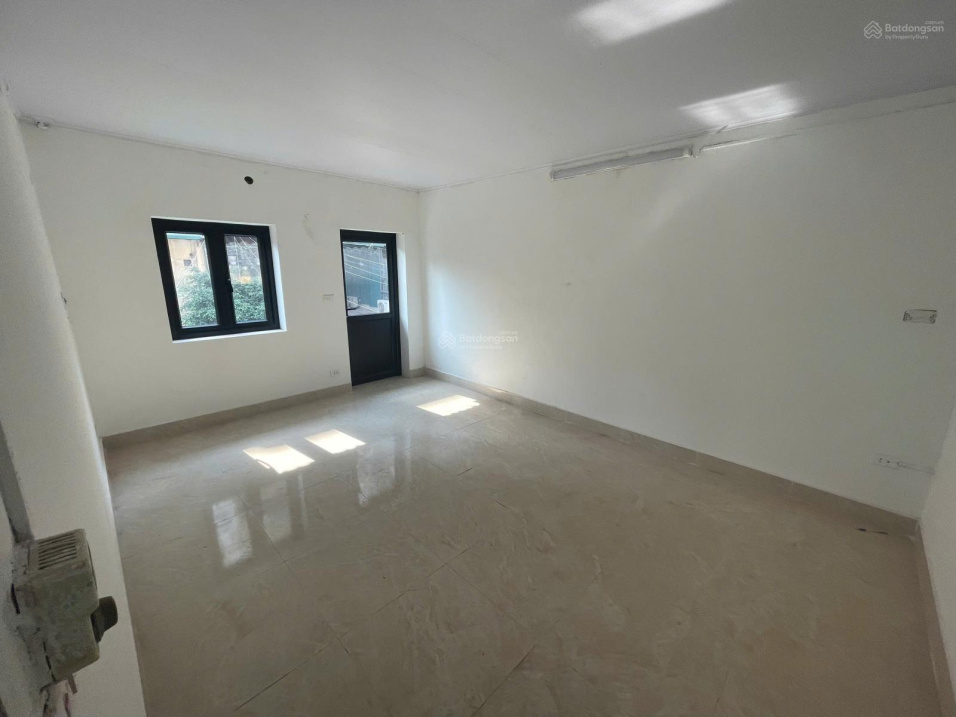 Spacious 70m² Corner Unit with Balcony