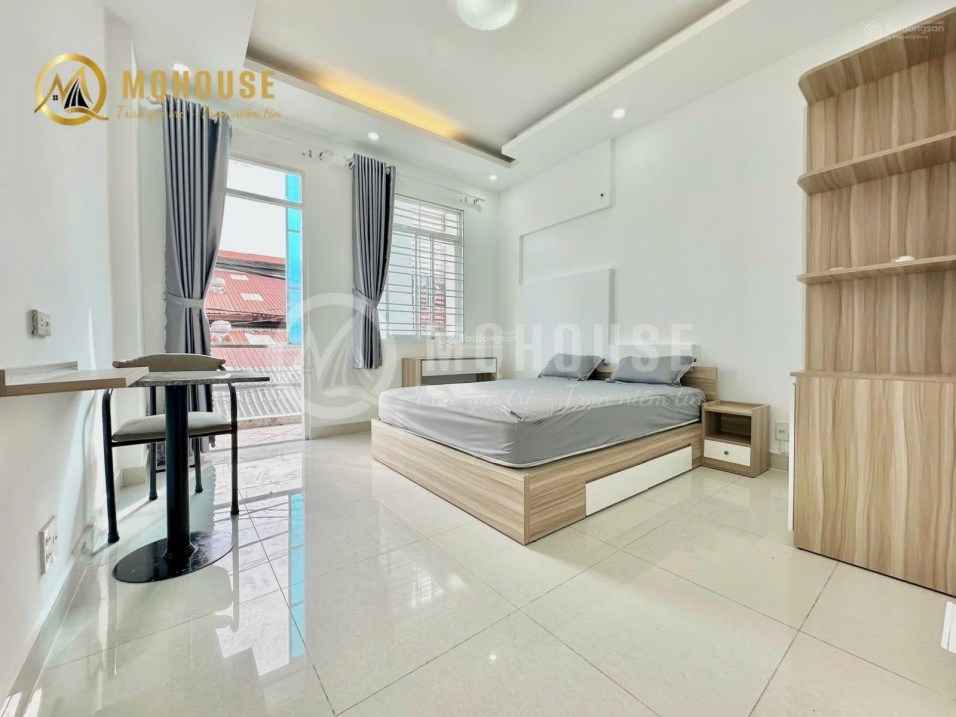 Modern Studio with Balcony near Market