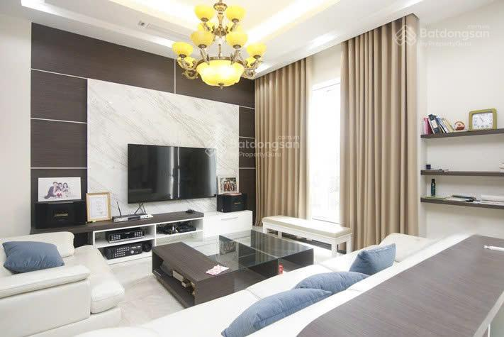 Fully Furnished Vinhomes Riverside Villa in Cherry Blossom Area