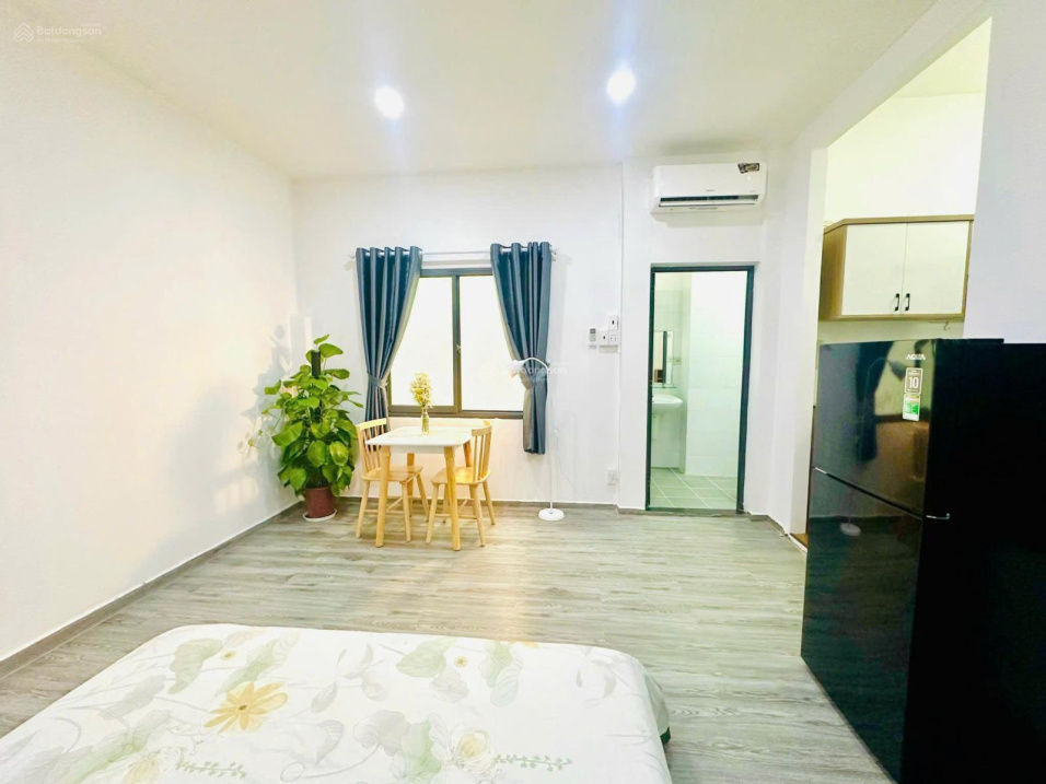 Modern 1BR Apartment Near Hoang Van Thu Park