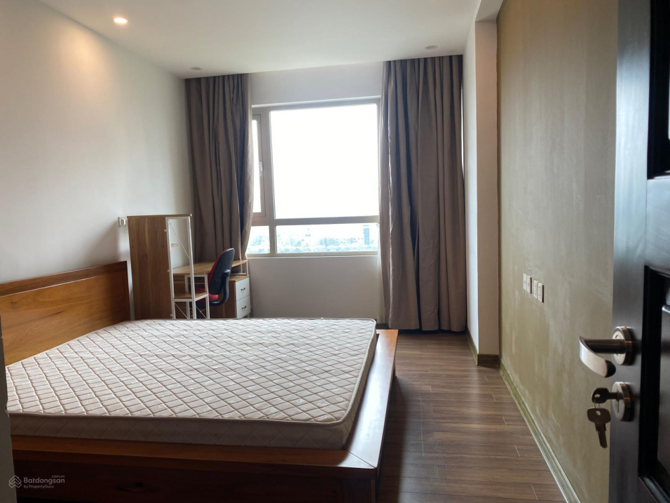 Large 5-Bedroom Luxury Apartment with Full Amenities
