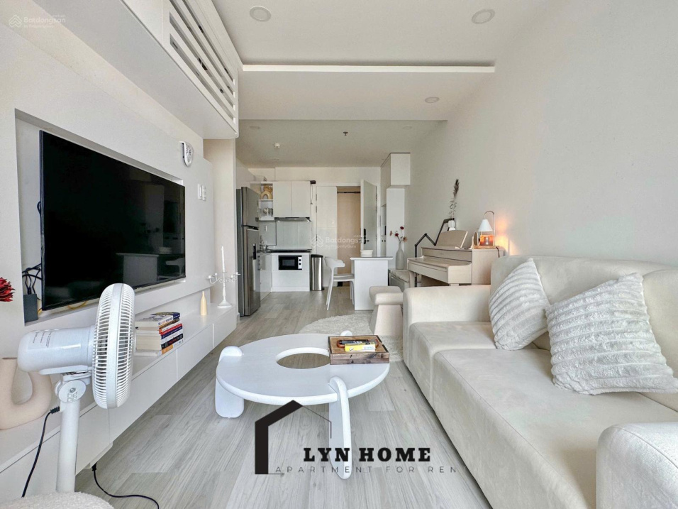 Modern 2BR Apartment with Pool and Gym