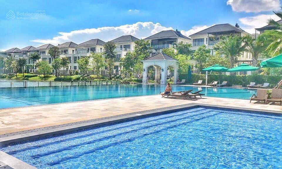 Luxurious Lakeside Apartment in An Phu District
